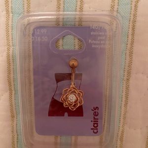 Claire’s gold flower belly button ring, 14G